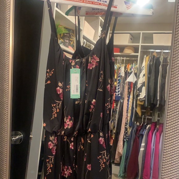 Black and pink floral romper - Picture 3 of 3